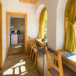 Neve Nincs Nyaralo - Oenallo Haziko- Privat Szfera Apartment *